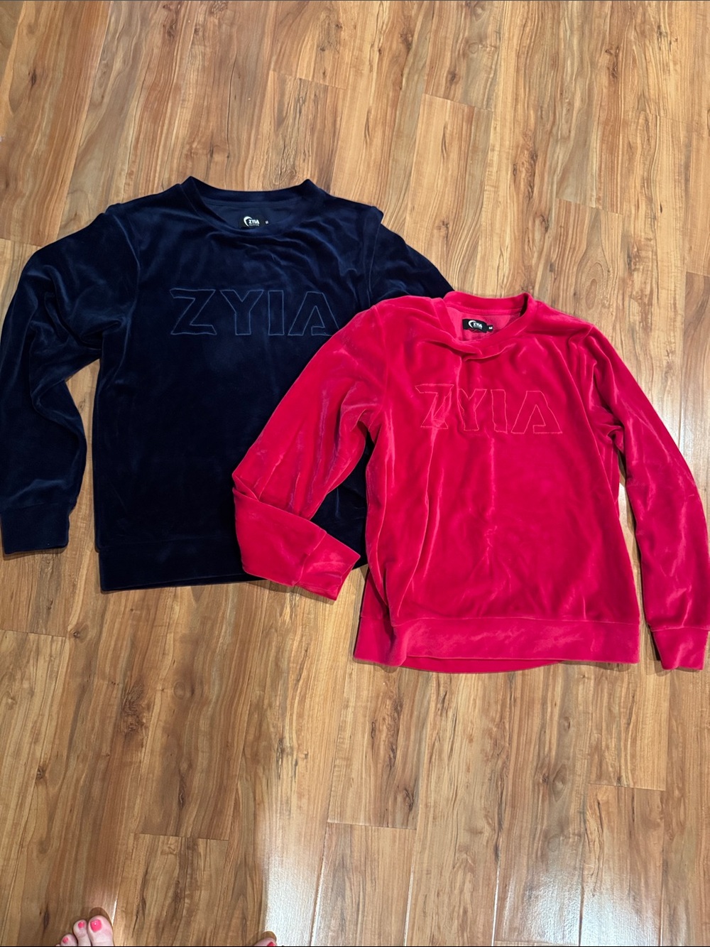 ZYIA Active set of 2 ladies velvet sweatshirts Medium